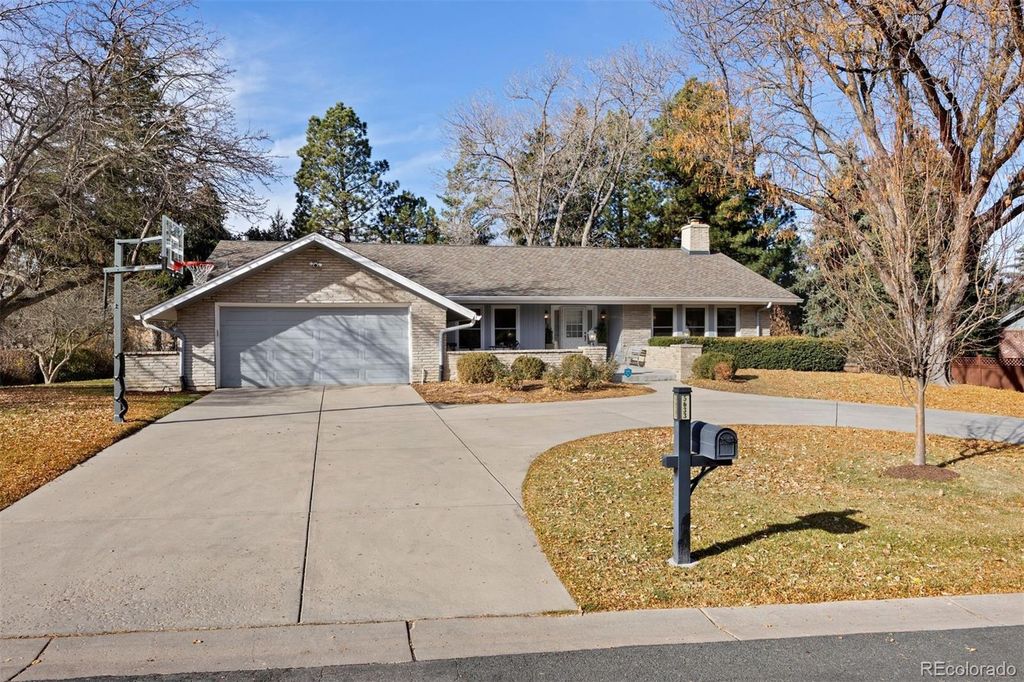 Photo of 5633 E Southmoor Circle, Englewood, CO 80111 (MLS # 7121282)