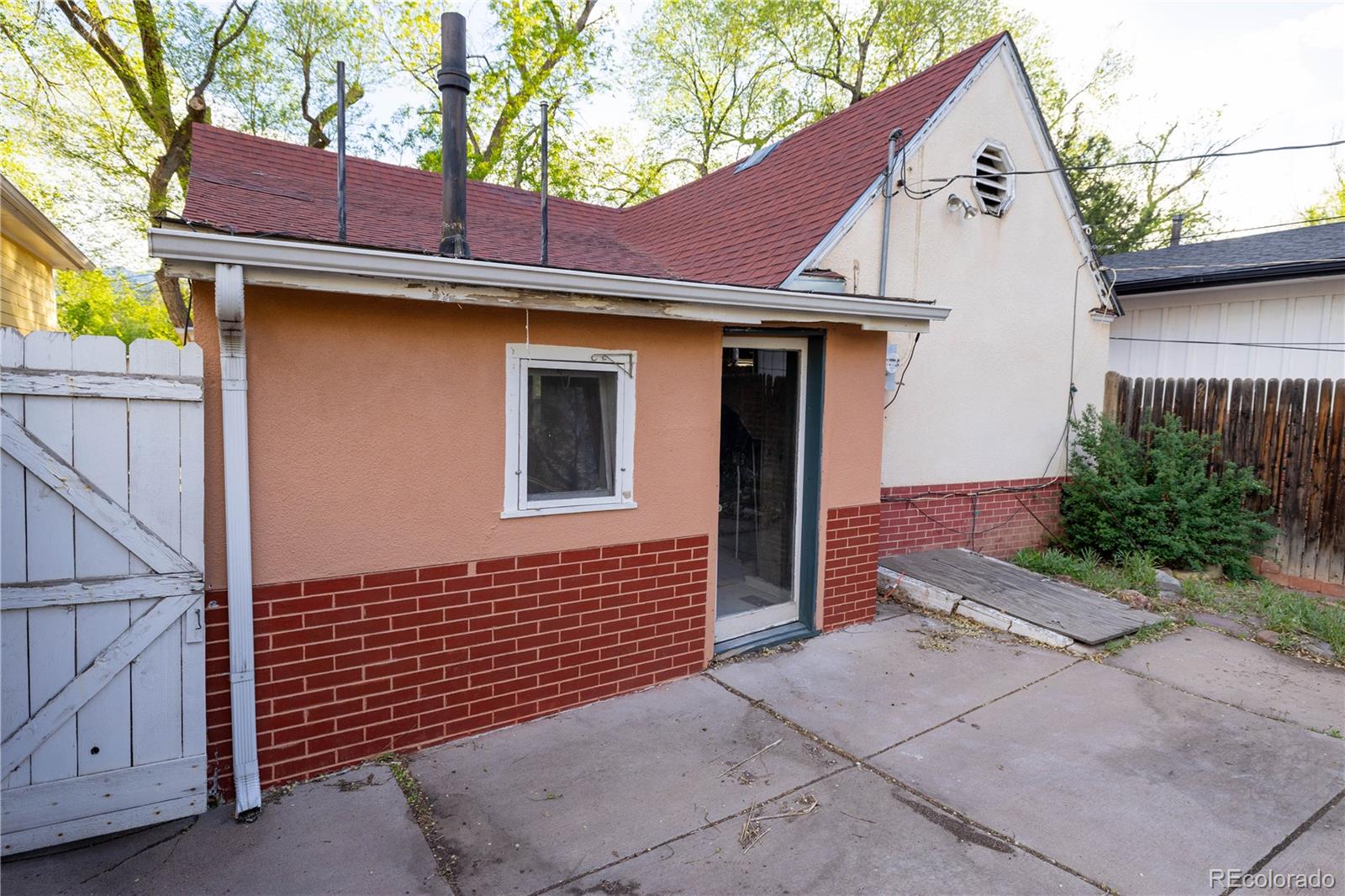 2904 W Platte Avenue