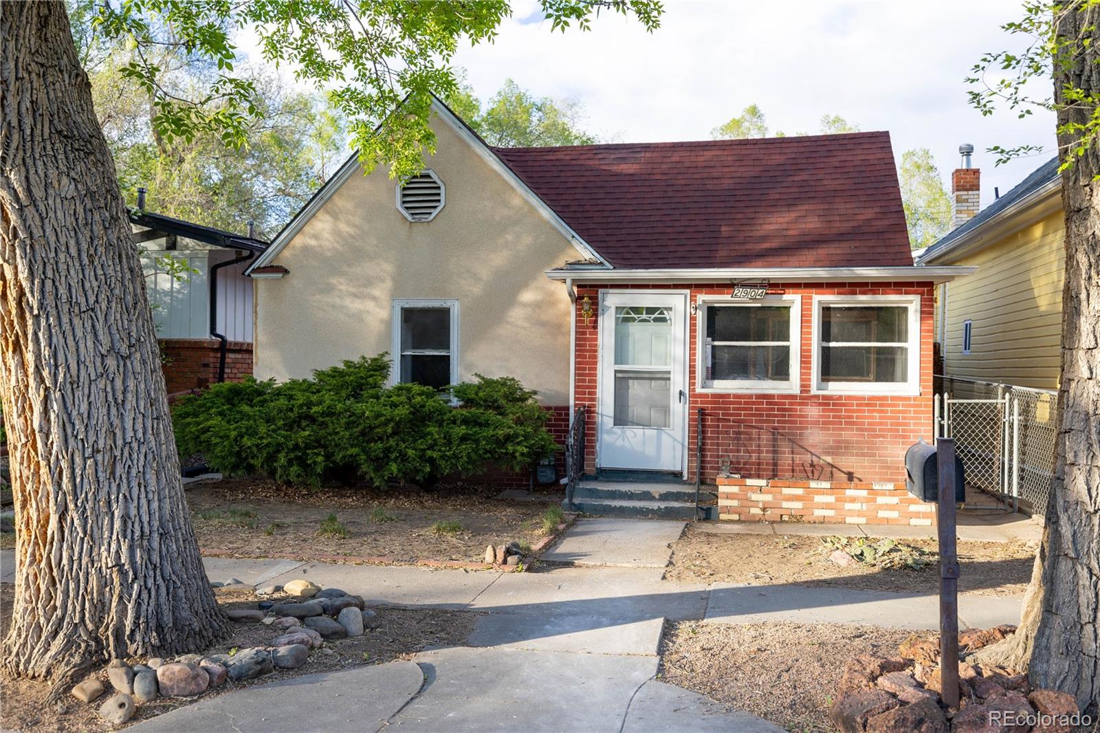 2904 W Platte Avenue