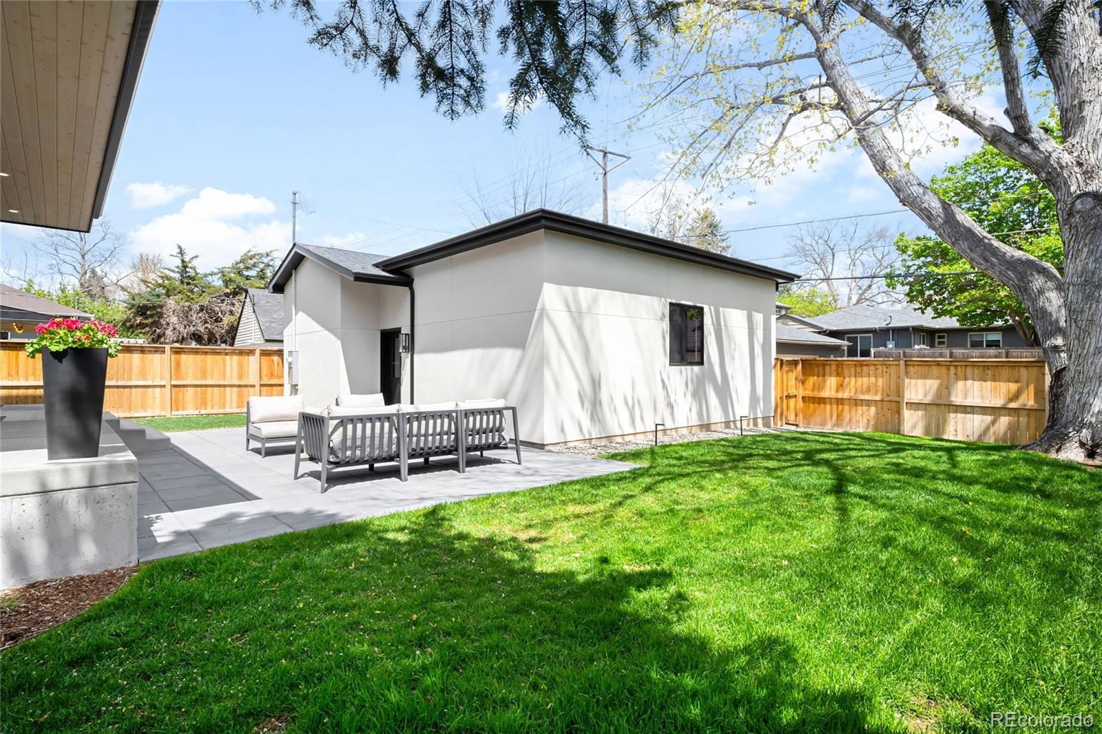 1462 S Vine Street