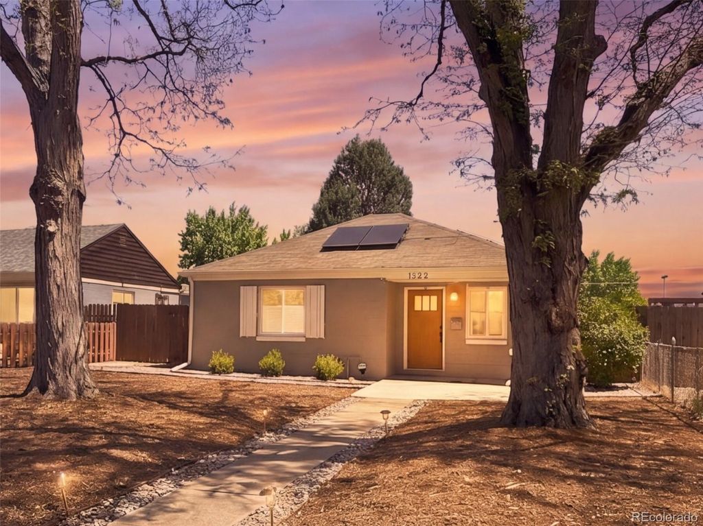 Photo of 3250 Dexter Street, Denver, CO 80207 (MLS # 4976741)