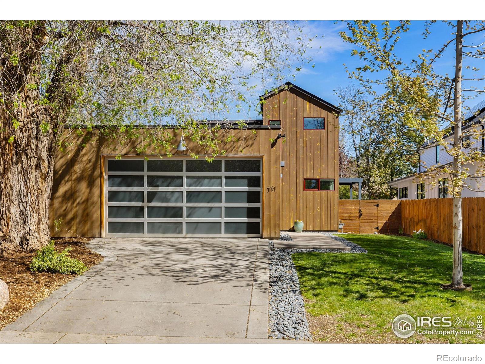 711 Hawthorn Avenue