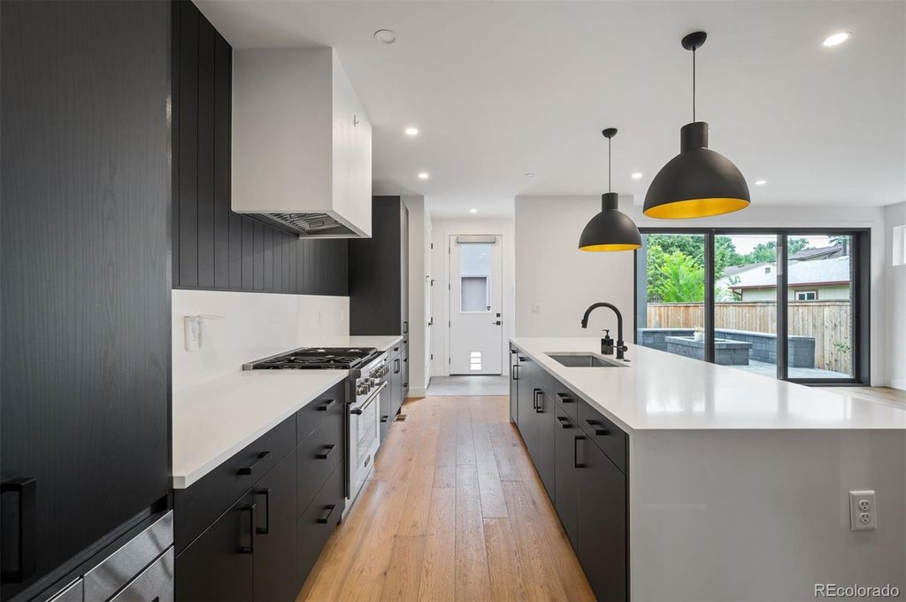 Photo of 872 S Vine Street, Denver, CO 80209 (MLS # 5033628)