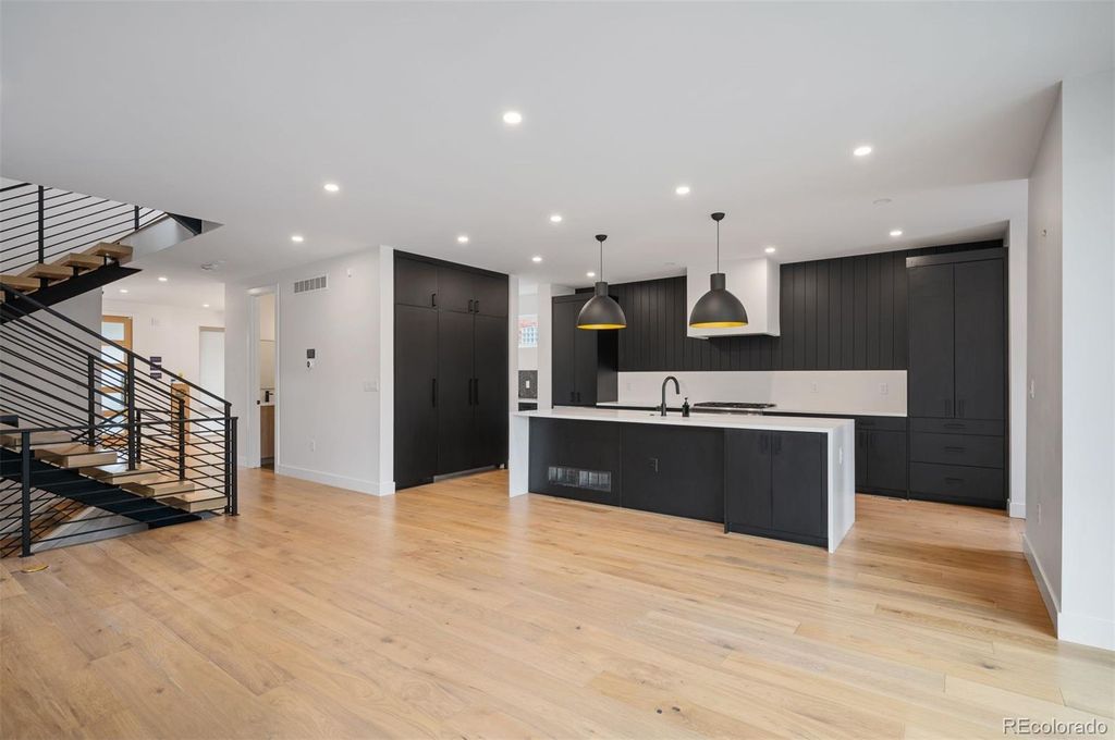 Photo of 872 S Vine Street, Denver, CO 80209 (MLS # 5033628)