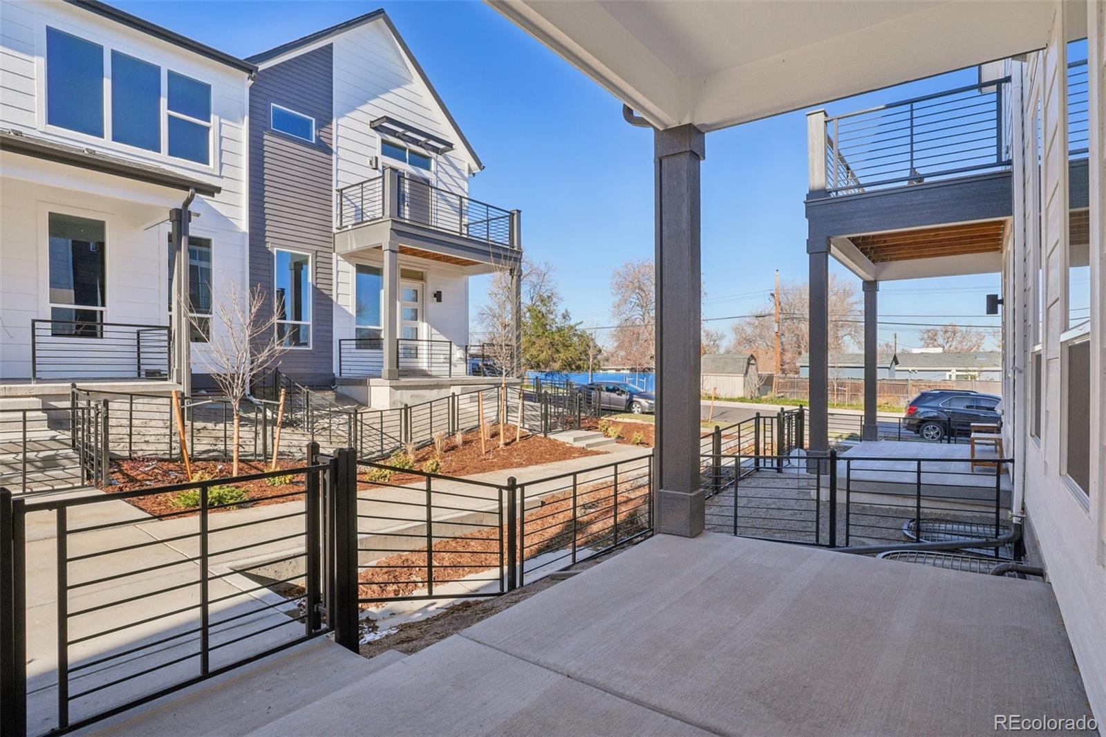 3122 W Bonfils Place