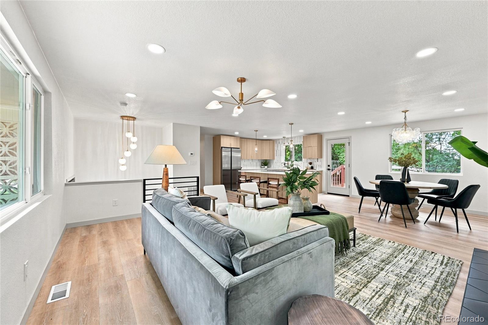9522 W 64th Place