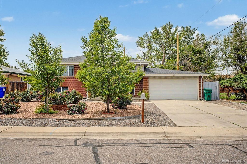 Photo of 933 Newcombe Street, Lakewood, CO 80215 (MLS # 6630741)