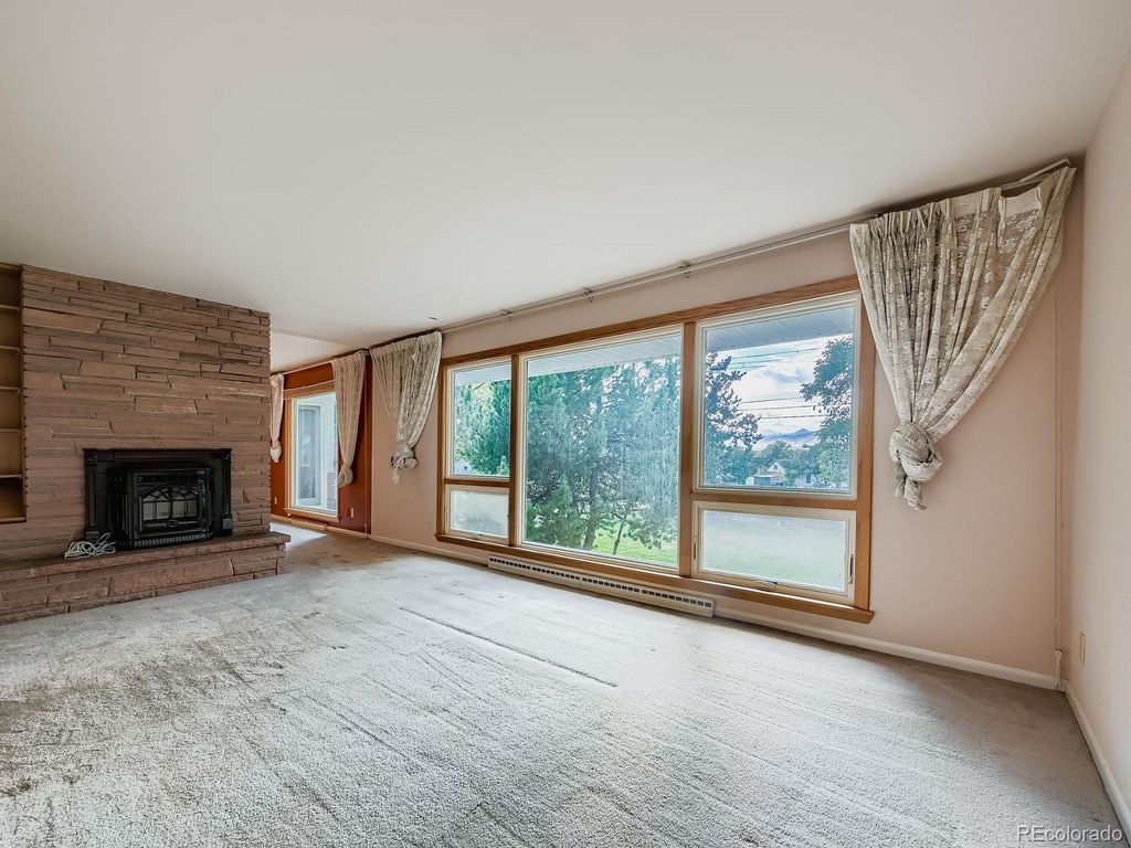Photo of 835 Hillside Court, Longmont, CO 80501 (MLS # 4761194)