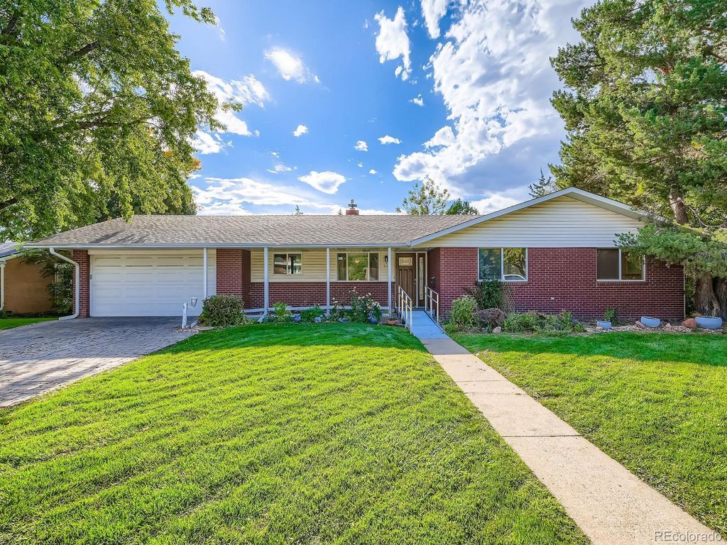 Photo of 835 Hillside Court, Longmont, CO 80501 (MLS # 4761194)