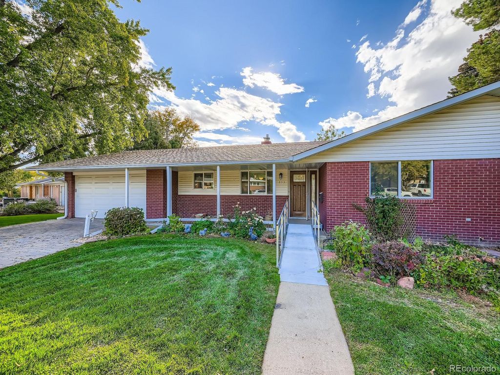 Photo of 835 Hillside Court, Longmont, CO 80501 (MLS # 4761194)