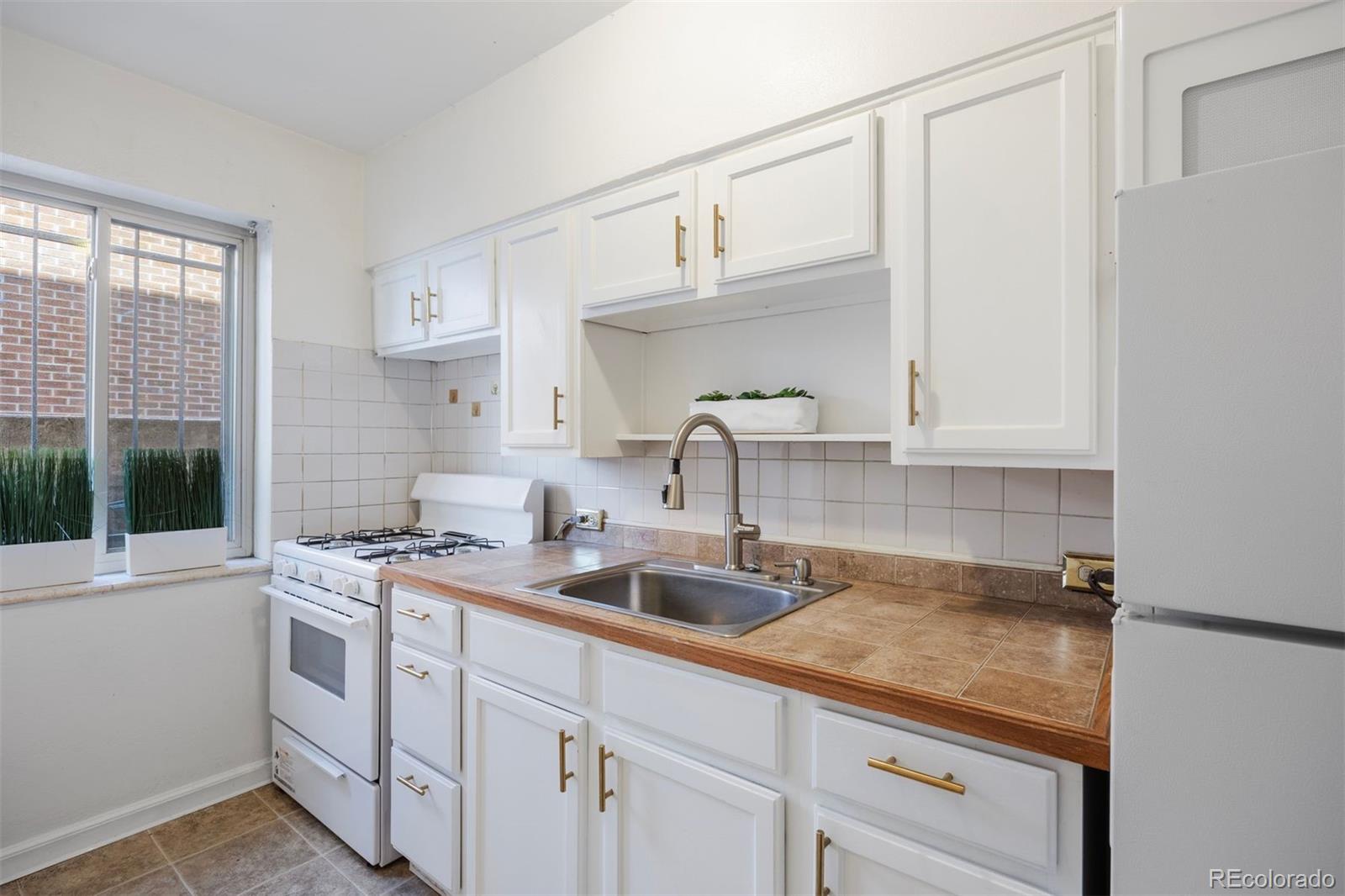 1454 Jersey Street 2