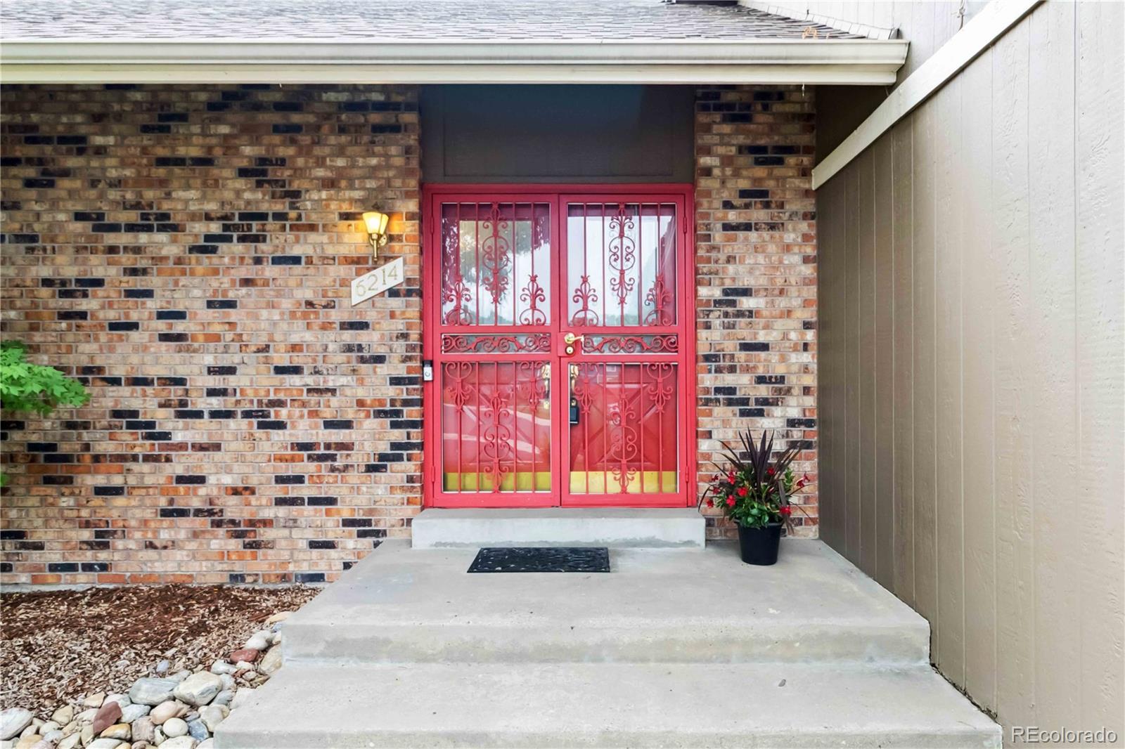 6214 S Kenton Way