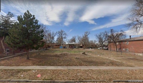 1915 DALLAS ST, AURORA, CO 80010 - Image 7d8a2153265bc64fe177904ecdaa3e33/1074521055