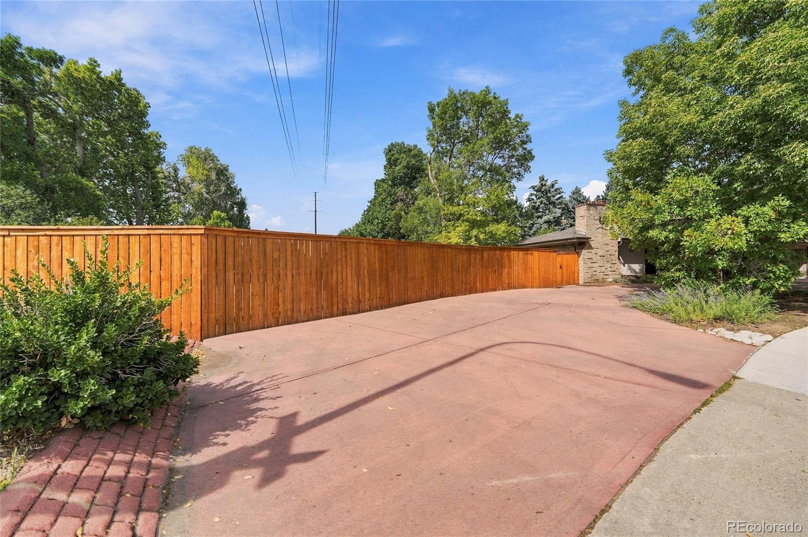 1005 Lamar Street