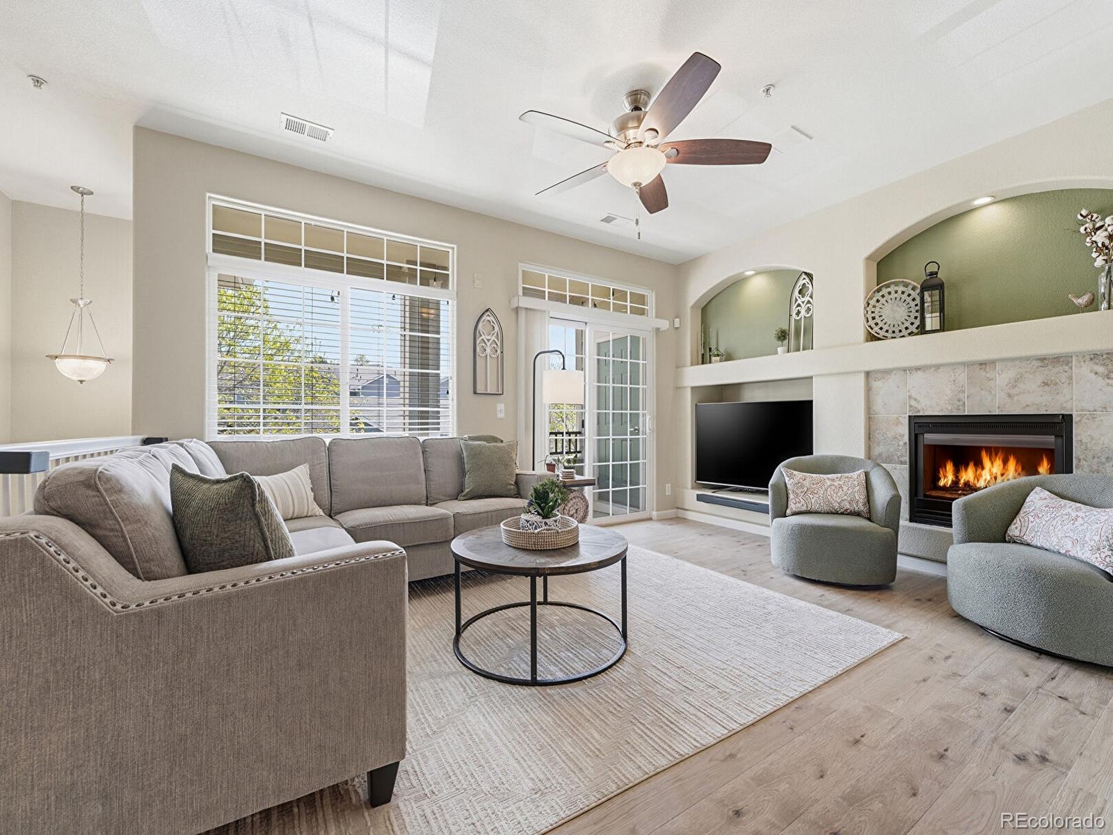 431 Black Feather Loop 810