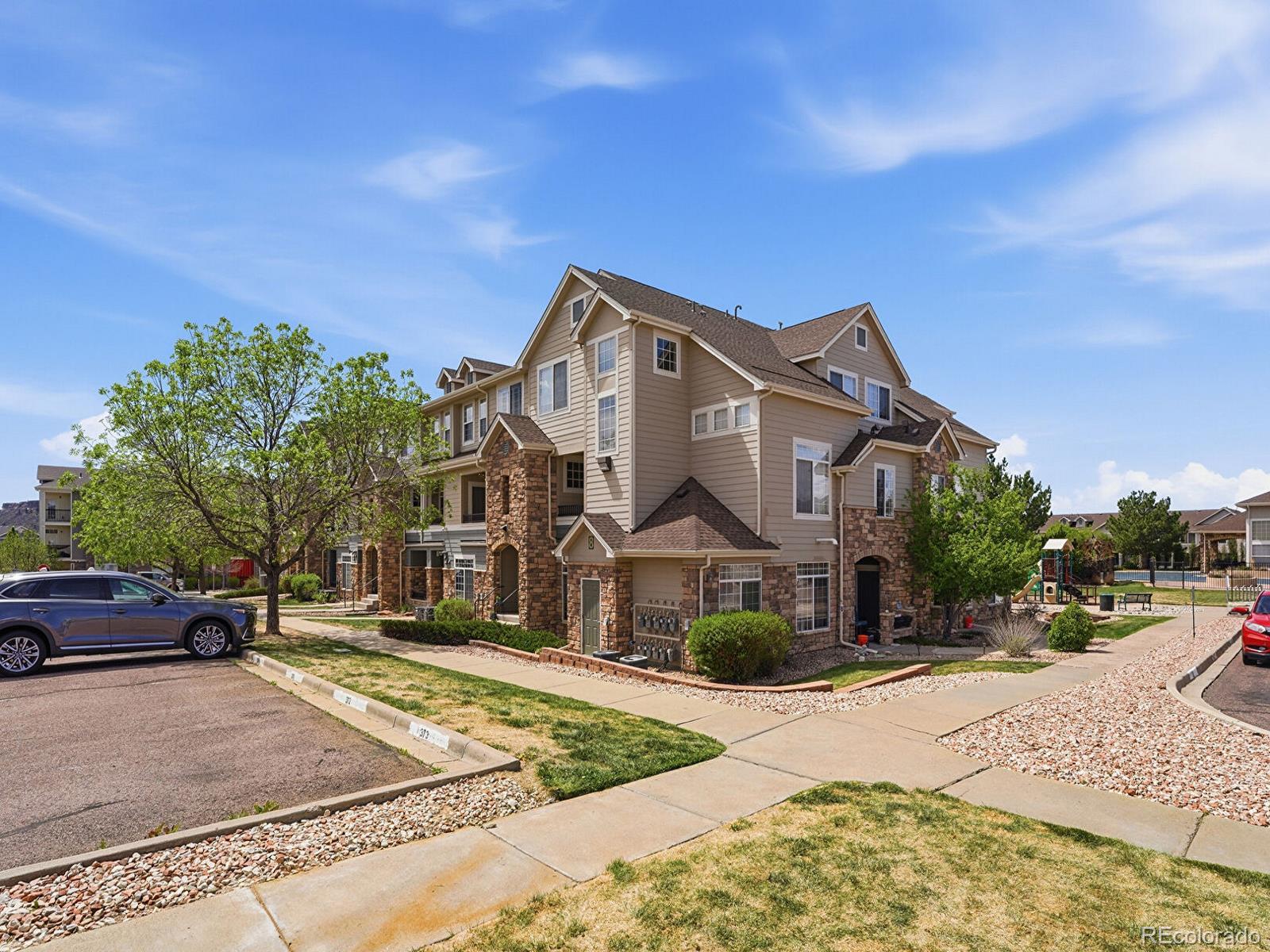 431 Black Feather Loop 810