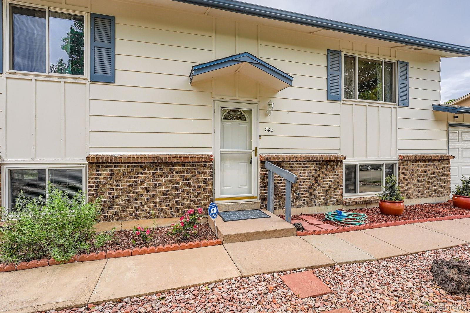 744 Memphis Street, Aurora, CO, 80011 3 744 Memphis Street