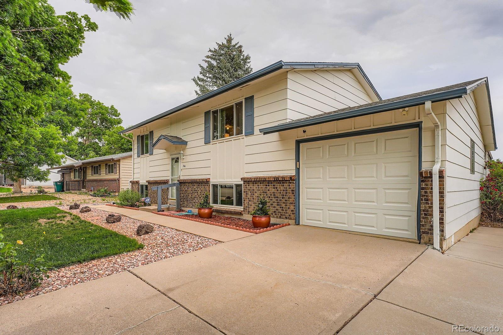 744 Memphis Street, Aurora, CO, 80011 2 744 Memphis Street