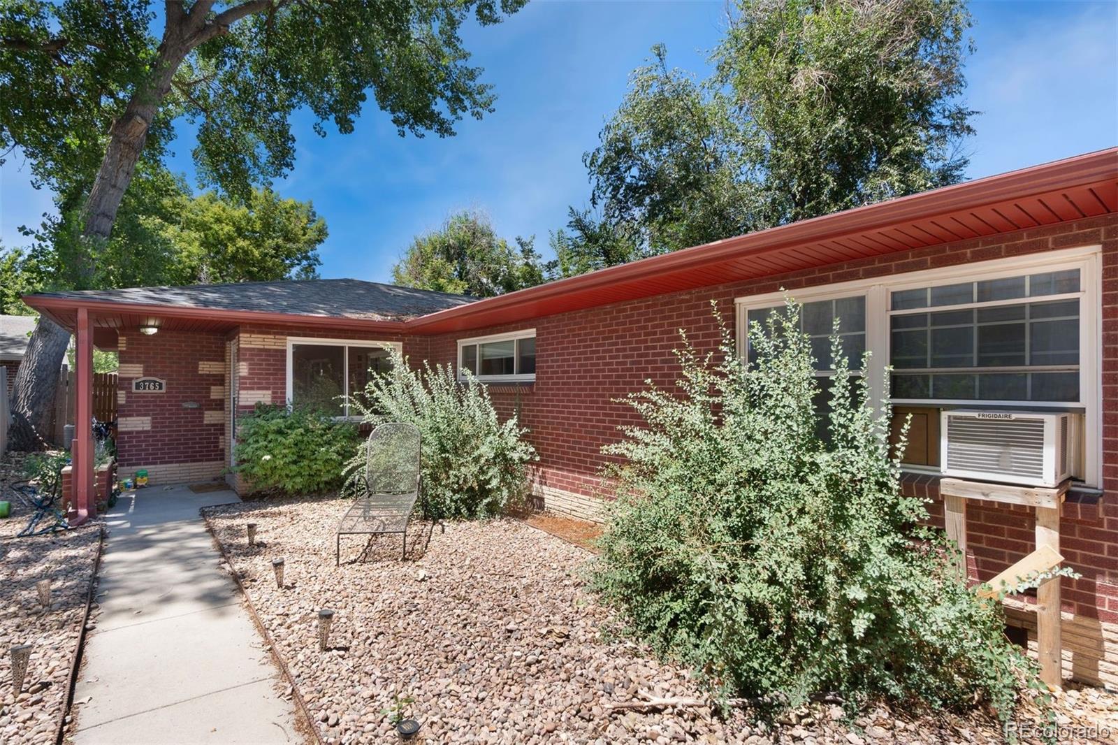 3765 & 3767 Yates Street