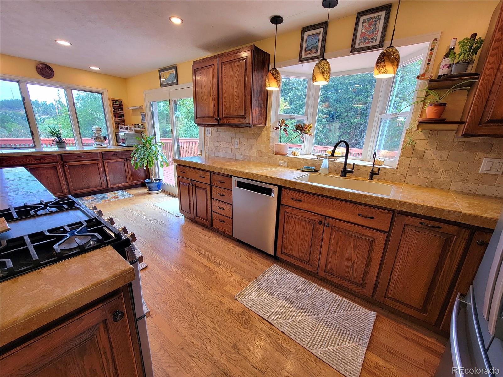 570 Columbine Avenue