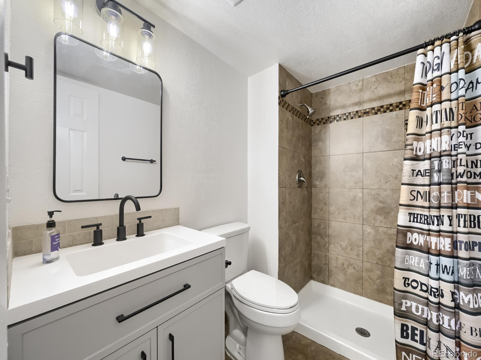 1723 Robb Street 33
