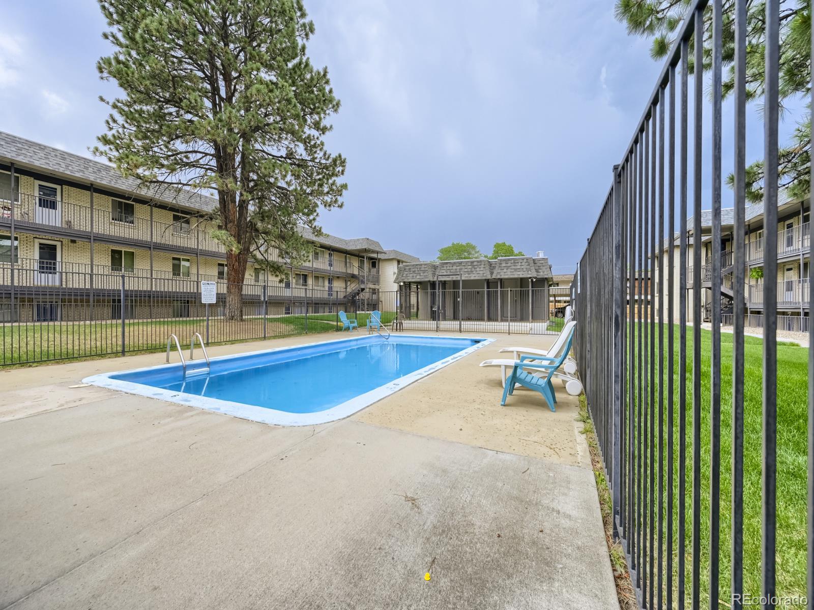 1723 Robb Street 33