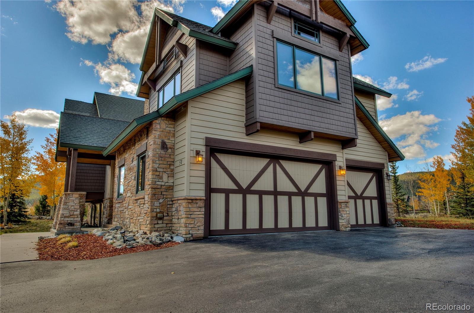 51 Mule Deer Court