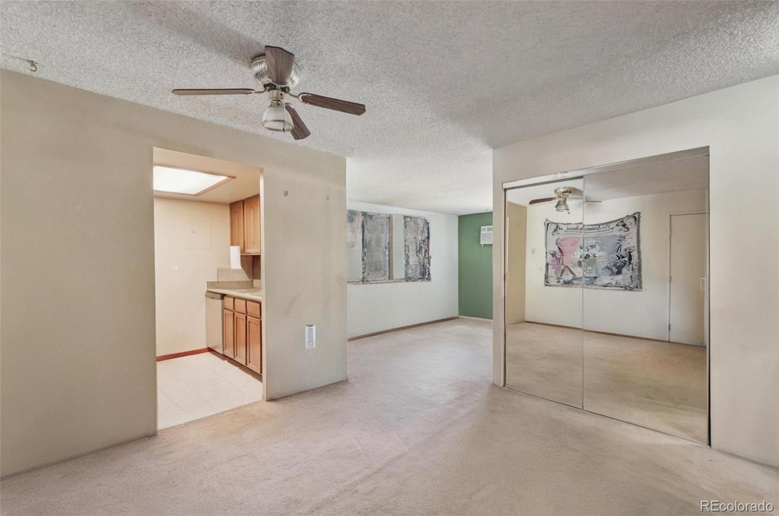 1150 Golden Circle 305