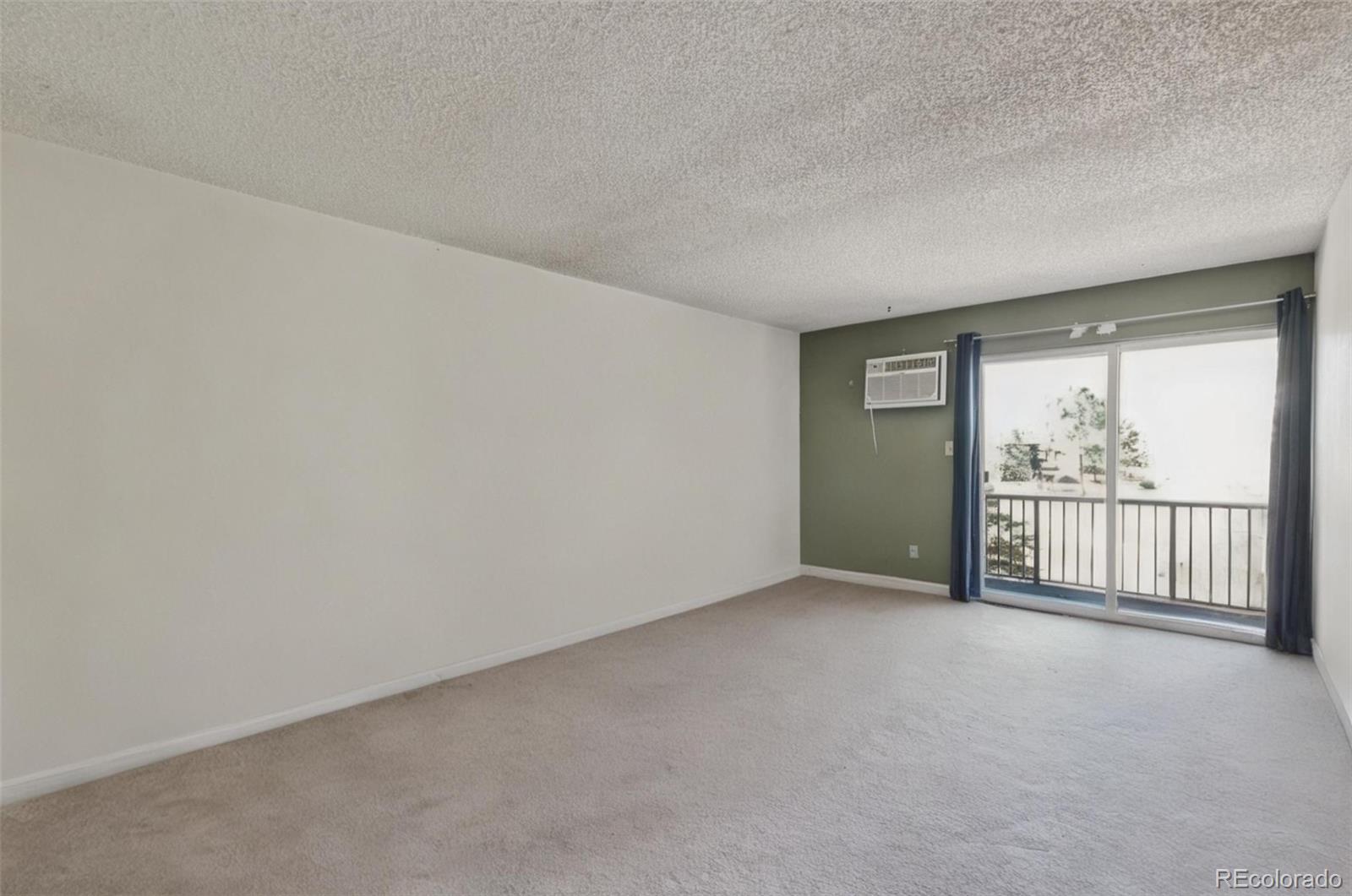 1150 Golden Circle 305