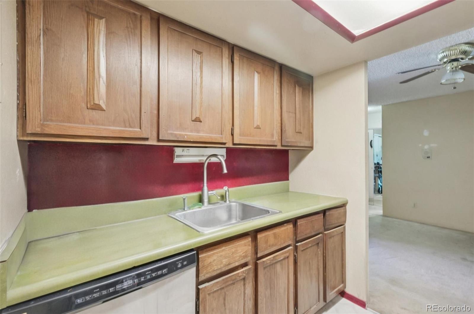 1150 Golden Circle 305