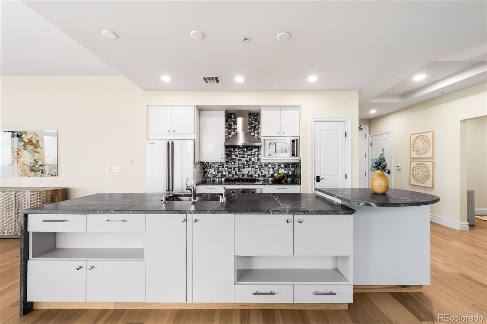 2001 Lincoln Street 3121, Denver, CO, 80202 3 2001 Lincoln Street 3121