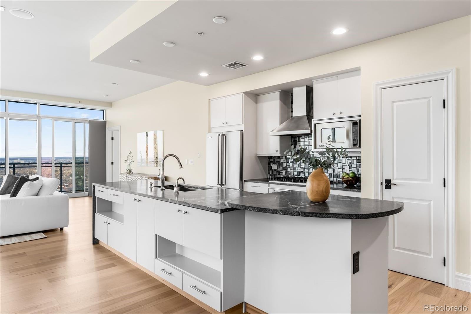 2001 Lincoln Street 3121, Denver, CO, 80202 4 2001 Lincoln Street 3121