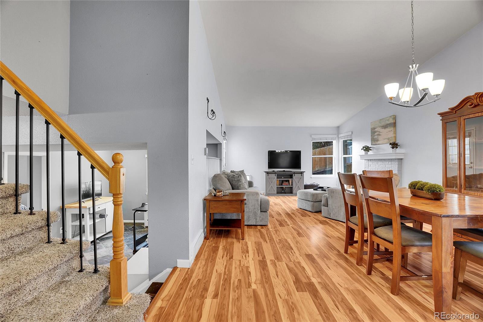 6813 S Everett Street