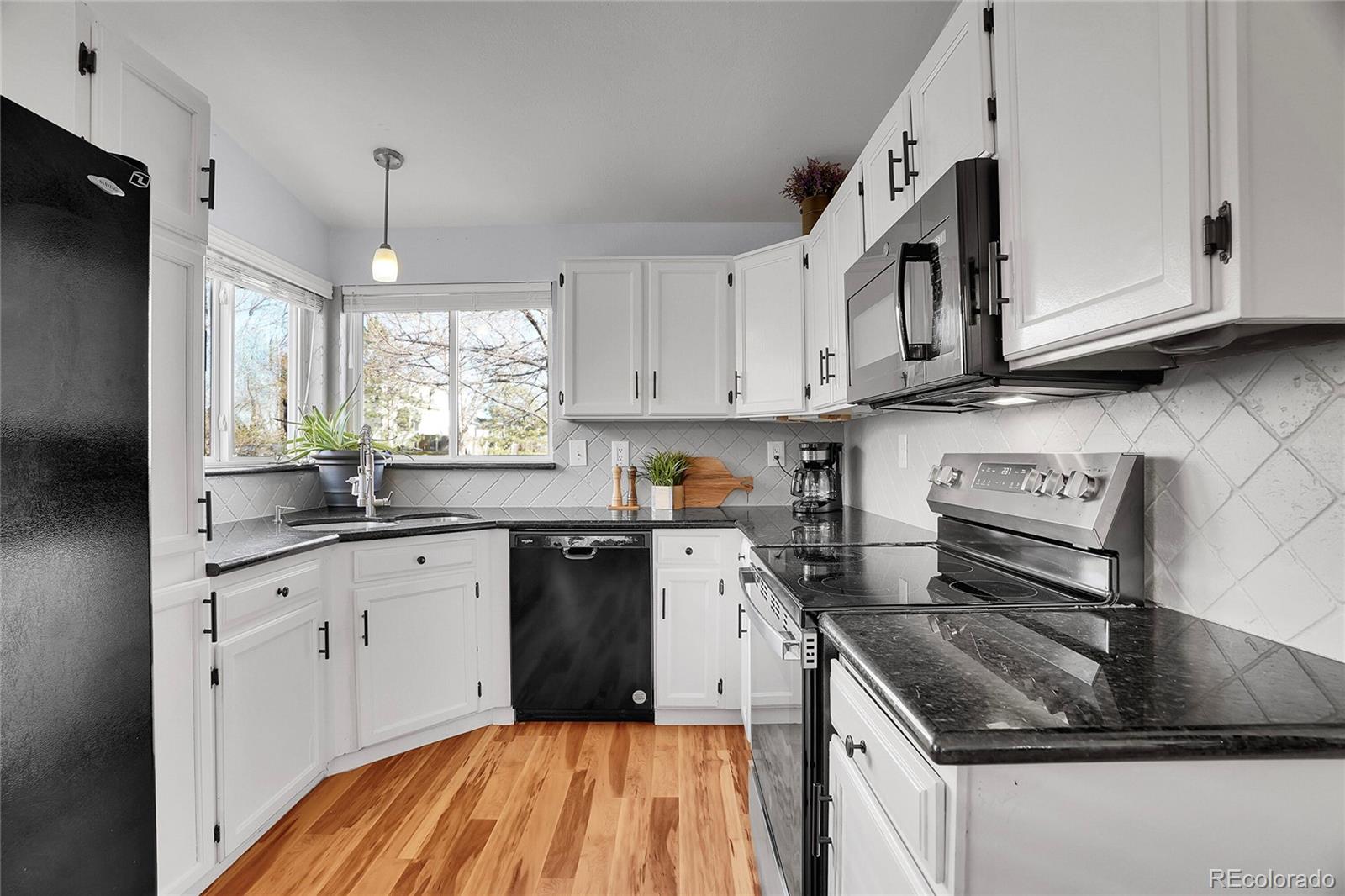 6813 S Everett Street