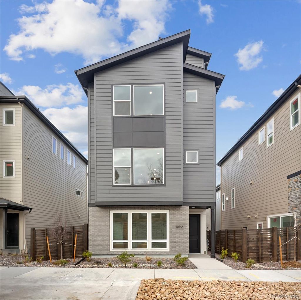 Photo of 10916 E Hinsdale Circle, Englewood, CO 80112 (MLS # 9293441)