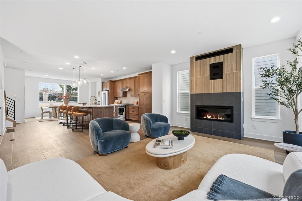 Photo of 10916 E Hinsdale Circle, Englewood, CO 80112 (MLS # 9293441)