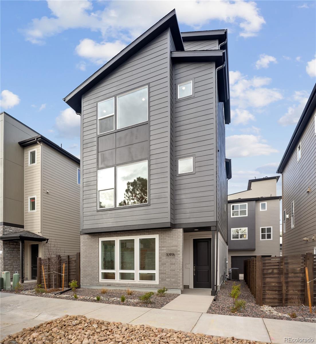 10916 E Hinsdale Circle