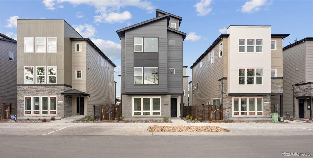 Photo of 10916 E Hinsdale Circle, Englewood, CO 80112 (MLS # 9293441)