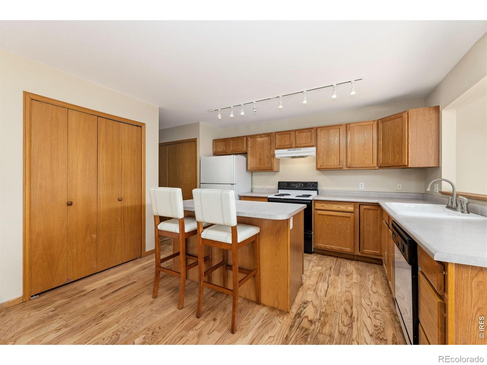 1861 Raven Avenue E1