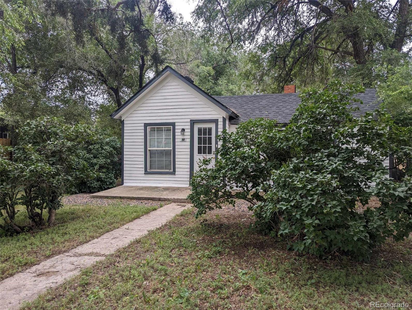 Photo 1 of 16 of 825 N Wahsatch Avenue house