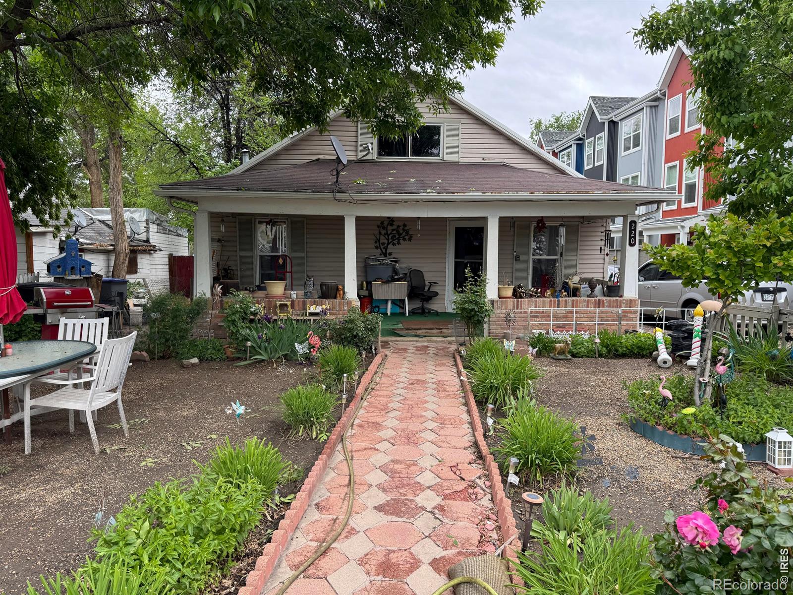 220 Emery Street