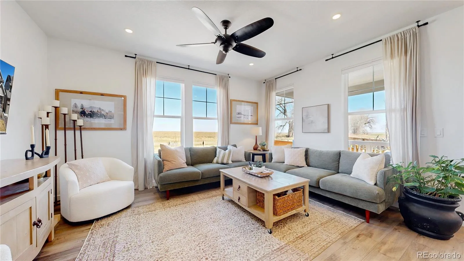 Broomfield, Colorado 80023, United States, 4 Bedrooms Bedrooms, ,3 BathroomsBathrooms,Residential,Pending,105357