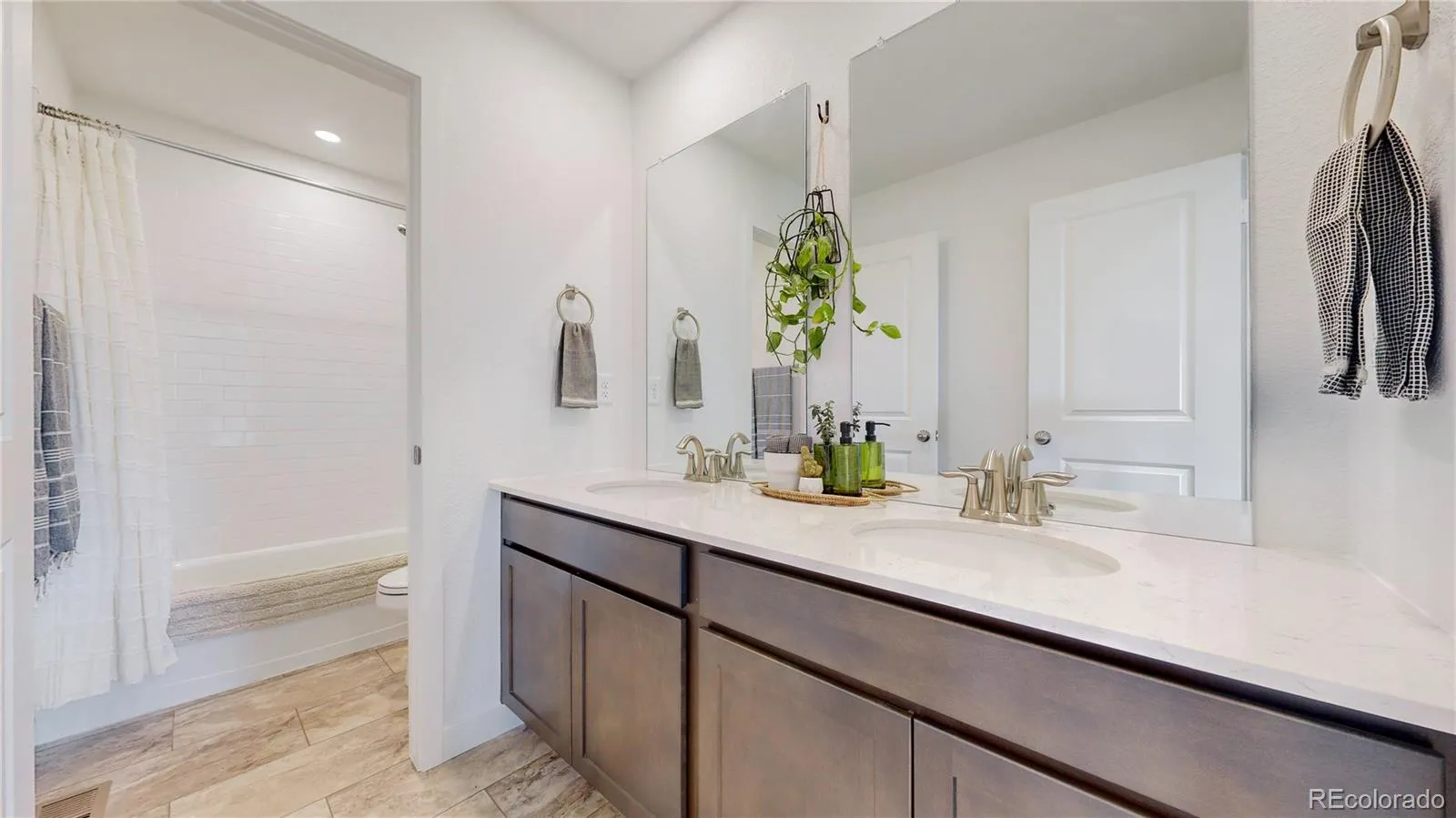 Broomfield, Colorado 80023, United States, 4 Bedrooms Bedrooms, ,3 BathroomsBathrooms,Residential,Pending,105357