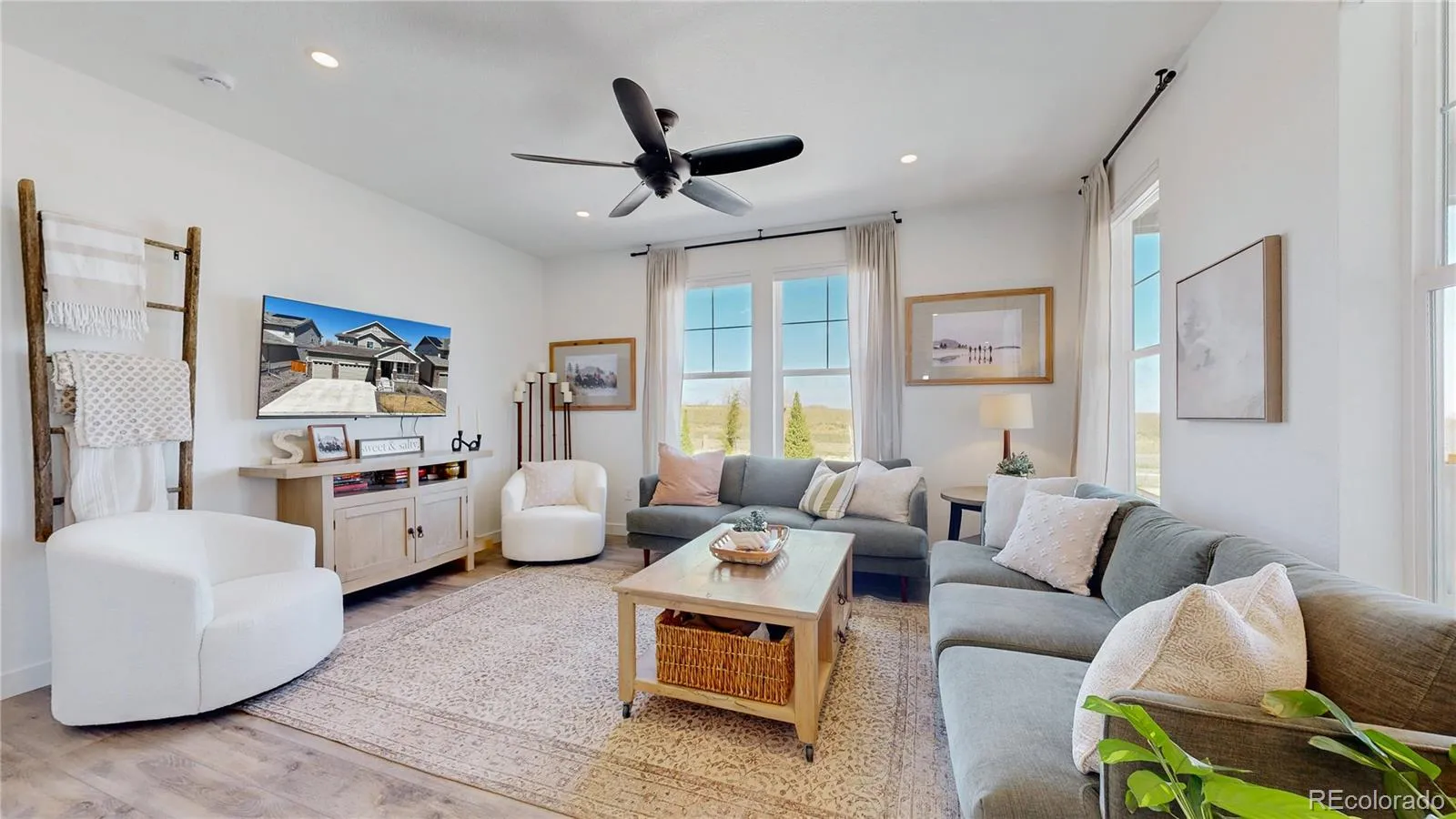 Broomfield, Colorado 80023, United States, 4 Bedrooms Bedrooms, ,3 BathroomsBathrooms,Residential,Pending,105357