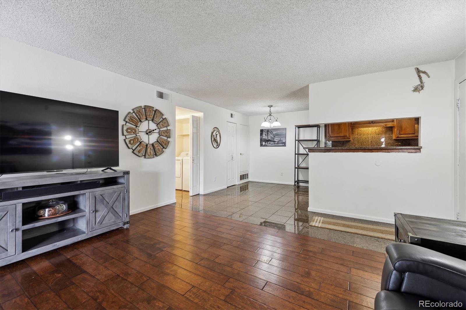 943 S Zeno Way 207