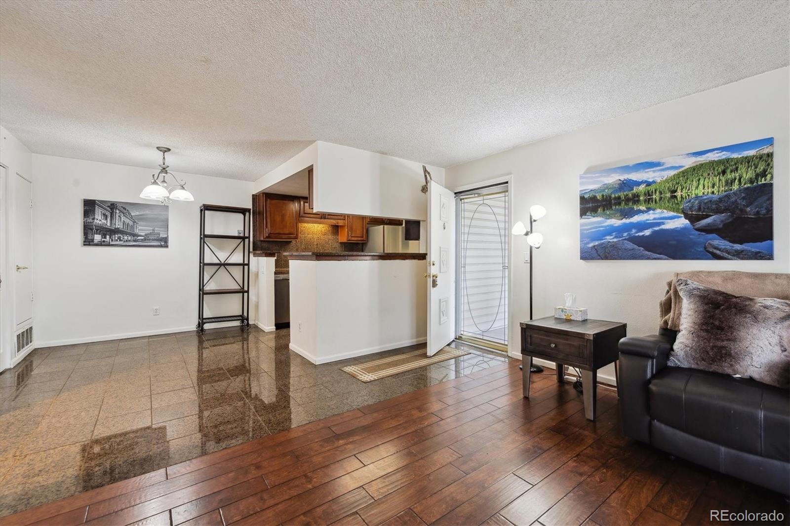 943 S Zeno Way 207