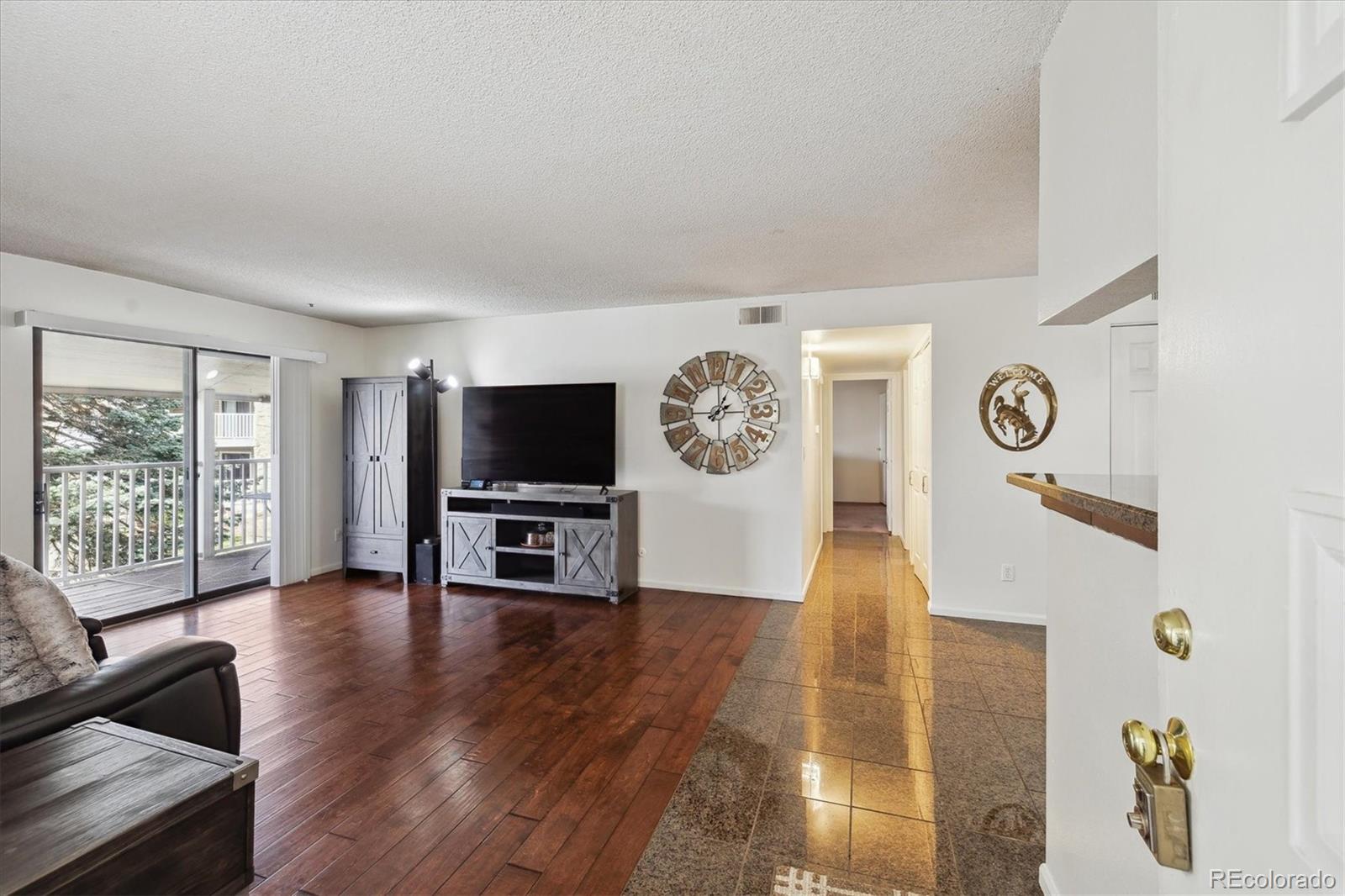 943 S Zeno Way 207
