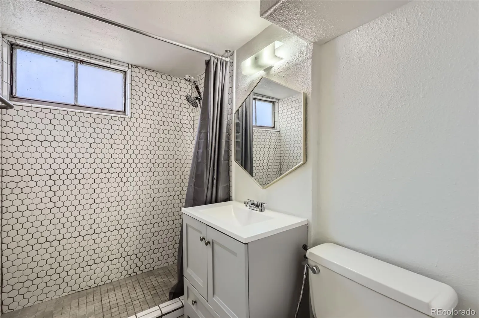 Colorado Springs, Colorado 80909, United States, 4 Bedrooms Bedrooms, ,2 BathroomsBathrooms,Residential,Pending,26156