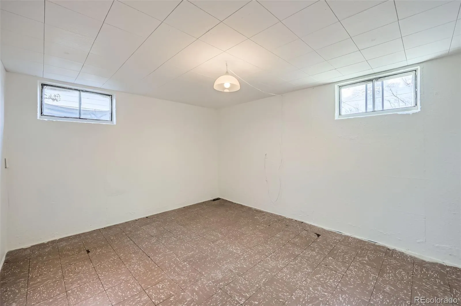 Colorado Springs, Colorado 80909, United States, 4 Bedrooms Bedrooms, ,2 BathroomsBathrooms,Residential,Pending,26156