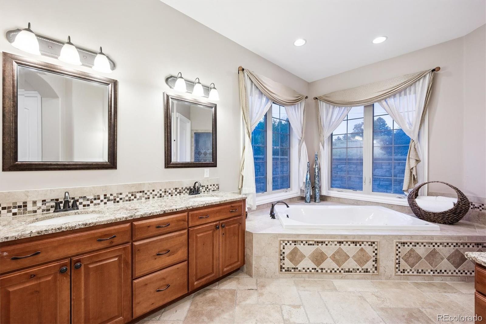 7372 Talon Trl, Parker, CO, 80138, USA, 5 Bedrooms Bedrooms, ,5 BathroomsBathrooms,Residential,Active,7372 Talon Trl,8869473